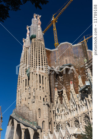 BARCELONA SPAIN - OCTOBER 28: La Sagrada Familia - the impressiv BARCELONA SPAIN - OCTOBER 28: La Sagrada Familia - the impressiv 11789108
