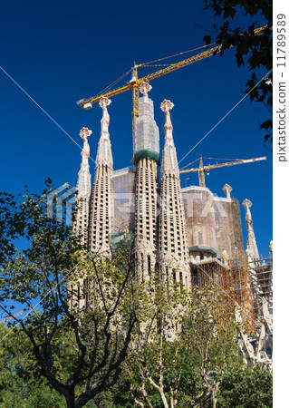 BARCELONA SPAIN - OCTOBER 28: La Sagrada Familia - the impressiv BARCELONA SPAIN - OCTOBER 28: La Sagrada Familia - the impressiv 11789589