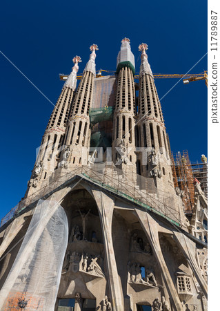 BARCELONA SPAIN - OCTOBER 28: La Sagrada Familia - the impressiv BARCELONA SPAIN - OCTOBER 28: La Sagrada Familia - the impressiv 11789887