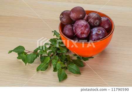 Plums in the bowl Plums in the bowl 11790590