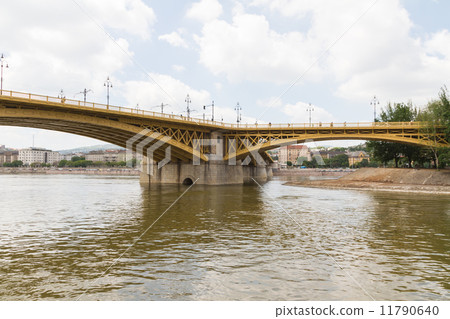 Scenic view of the recently renewed Margit bridge in Budapest. Scenic view of the recently renewed Margit bridge in Budapest. 11790640