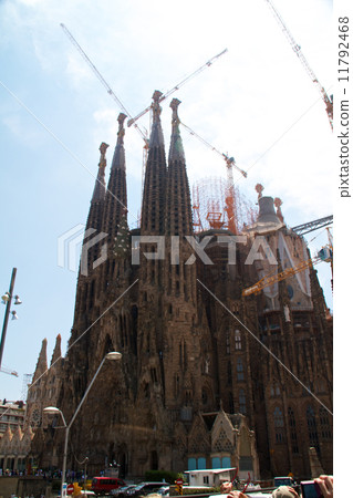 BARCELONA, SPAIN - May 23: La Sagrada Familia - the impressive c BARCELONA, SPAIN - May 23: La Sagrada Familia - the impressive c 11792468