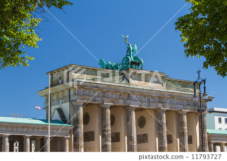 The Brandenburger Tor (Brandenburg Gate) is the ancient gateway 11793727