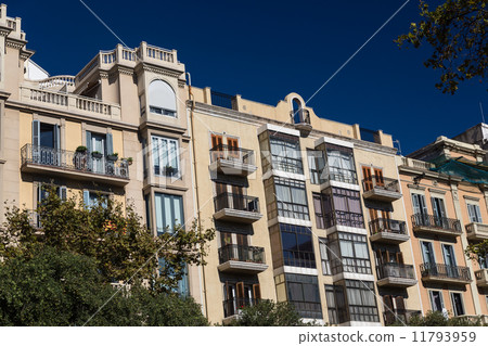 Buildings' facades of great architectural interest in the city o Buildings' facades of great architectural interest in the city o 11793959