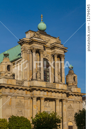 Warsaw, Poland - Carmelite church at famous Krakowskie Przedmies Warsaw, Poland - Carmelite church at famous Krakowskie Przedmies 11794045