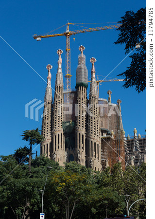 BARCELONA SPAIN - OCTOBER 28: La Sagrada Familia - the impressiv BARCELONA SPAIN - OCTOBER 28: La Sagrada Familia - the impressiv 11794785