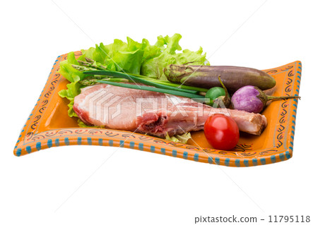 Raw t-bone steak 11795118