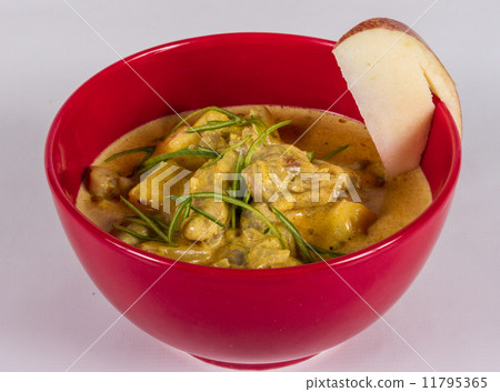 Yellow Curry Chicken (Massaman Curry Chicken) Yellow Curry Chicken (Massaman Curry Chicken) 11795365
