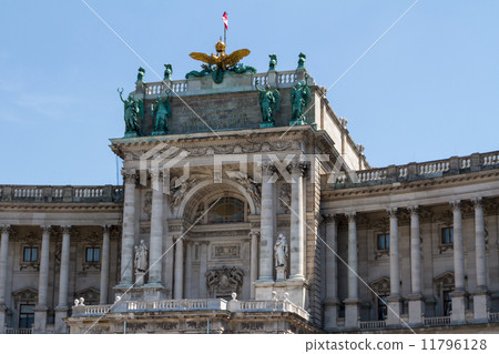 Heldenplatz in the Hofburg complex, Vienna, Austria 11796128