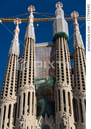 BARCELONA SPAIN - OCTOBER 28: La Sagrada Familia - the impressiv BARCELONA SPAIN - OCTOBER 28: La Sagrada Familia - the impressiv 11799440