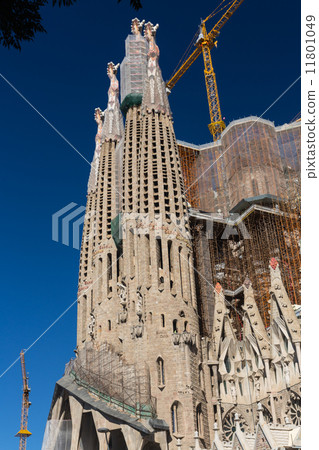 BARCELONA SPAIN - OCTOBER 28: La Sagrada Familia - the impressiv BARCELONA SPAIN - OCTOBER 28: La Sagrada Familia - the impressiv 11801049