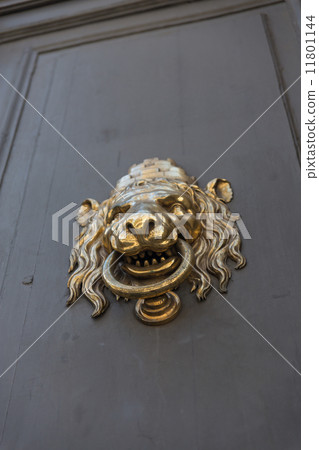 Buildings' facades of great architectural interest in the city o Buildings' facades of great architectural interest in the city o 11801144