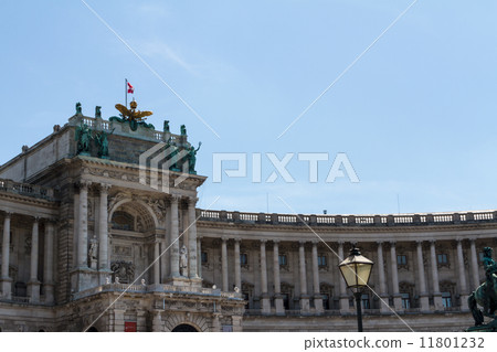 Heldenplatz in the Hofburg complex, Vienna, Austria 11801232