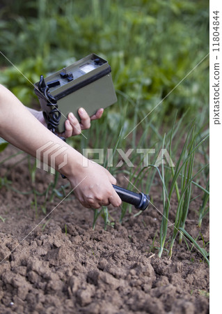 Measuring radiation Measuring radiation 11804844