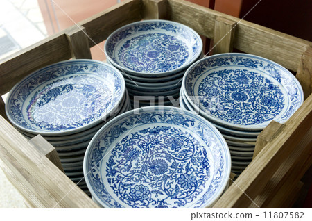 China Porcelain 11807582