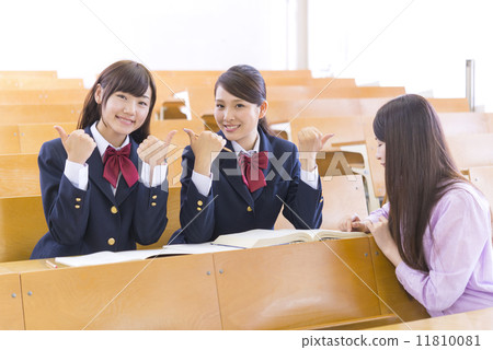 女孩的高中老師好標誌樓梯教室 11810081