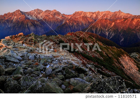 從北阿爾卑斯山/ Koten Dake·Hodaka山脈看到的晨光之矛 11810571