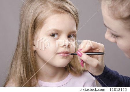 Makeup artist paints her lips girls Makeup artist paints her lips girls 11812153
