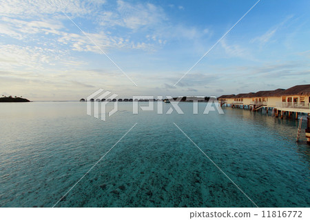 早上的水上小屋 11816772