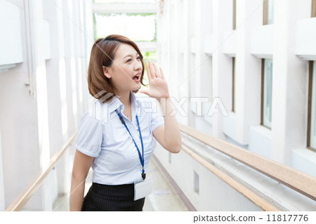 Shouting a working woman Shouting a working woman 11817776
