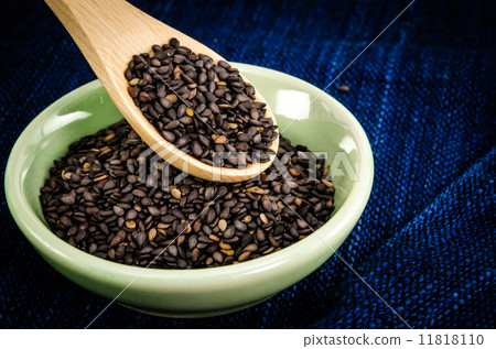 Black sesame 11818110