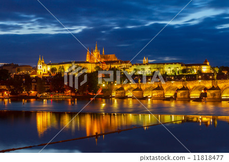 skyline of Prague with Vitus cathedral and Charles bridge 11818477