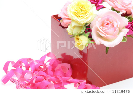 Rose and gift box Rose and gift box 11819476