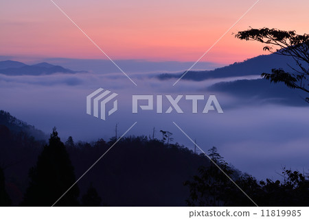 Sea of clouds of Orien Pass Sea of clouds of Orien Pass 11819985