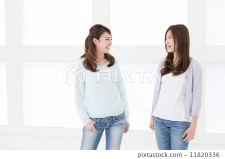 兩個女人放鬆 兩個女人放鬆 11820336