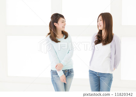 兩個女人放鬆 兩個女人放鬆 11820342