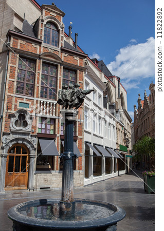 Street in center of Brussels, Belgium 11822892