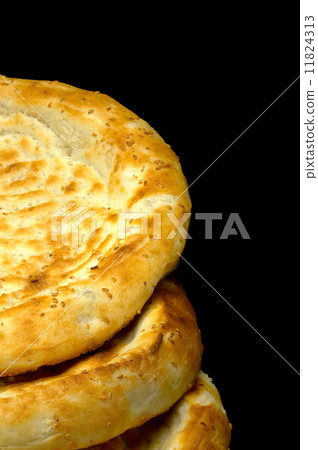 uzbek bread 11824313