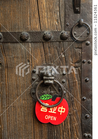 chinese old door chinese old door 11824361