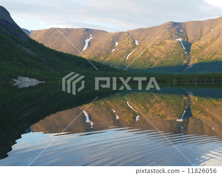 Lake in the mountains Lake in the mountains 11826056