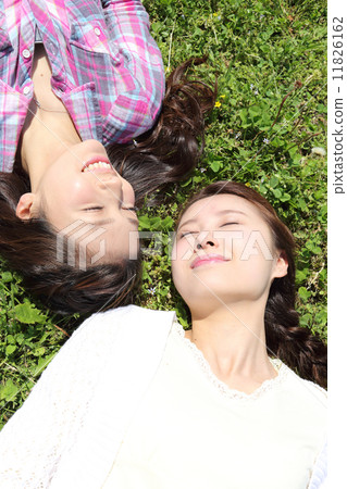 Woman with closed eyes 11826162