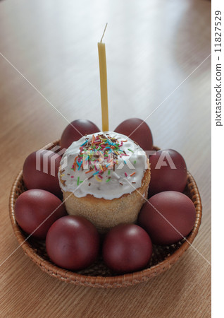 Russian Easter still life with cake, painted eggs and candle Russian Easter still life with cake, painted eggs and candle 11827529