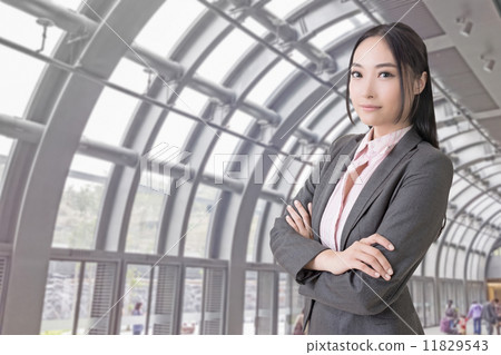 Attractive Asian business woman Attractive Asian business woman 11829543