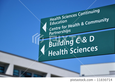 School direction sign 11830714