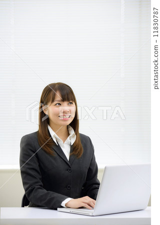 Image of women working in the office Image of women working in the office 11830787