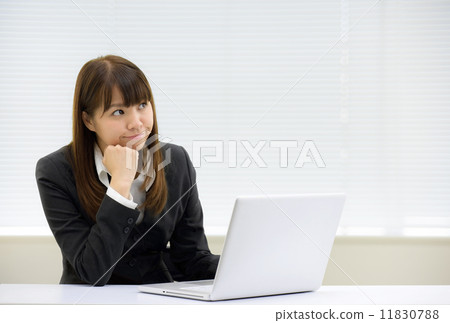 Image of women working in the office Image of women working in the office 11830788