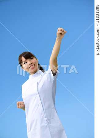 在藍天下放入精神的護士 11831899