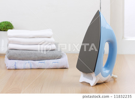The electric iron 11832235