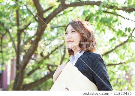 年輕的女士 11833485