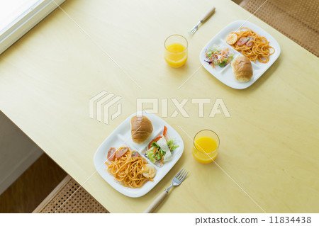 Working father 11834438