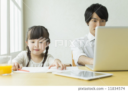 Working father - Stock Photo [11834574] - PIXTA