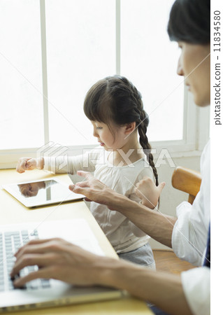 Working father - Stock Photo [11834580] - PIXTA
