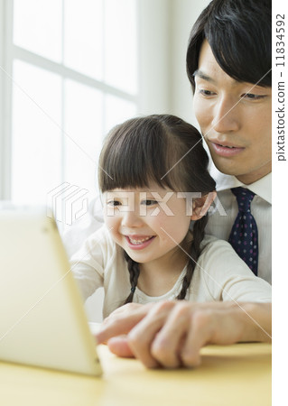 Working father - Stock Photo [11834592] - PIXTA