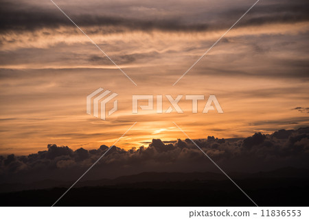 與不穩定的天氣天空和雲彩圖片材料的日落天空 11836553