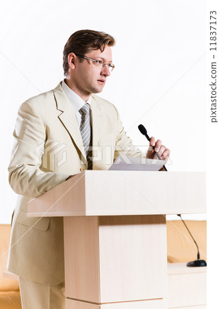 male speaker male speaker 11837173