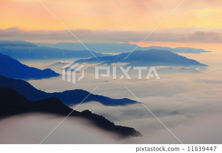 amazing sea of clouds with sunset 11839447